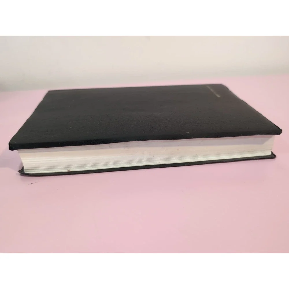 Holy Bible With‎ The Apocrypha New Revised Standard Version 1989